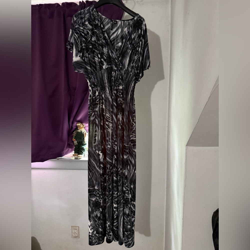 Milano art print maxi dress NWOT